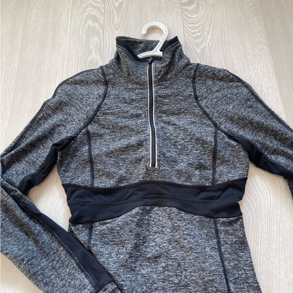 Lululemon Pullover Run Full Tilt Women’s size 4 Grey Half Zip - Picture 4 of 16